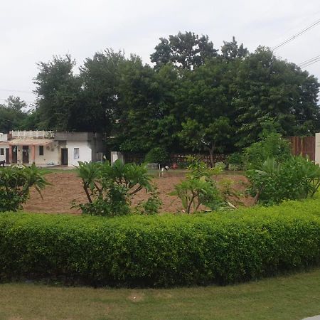 Hotel Maharaja Farms Gurgaon Esterno foto